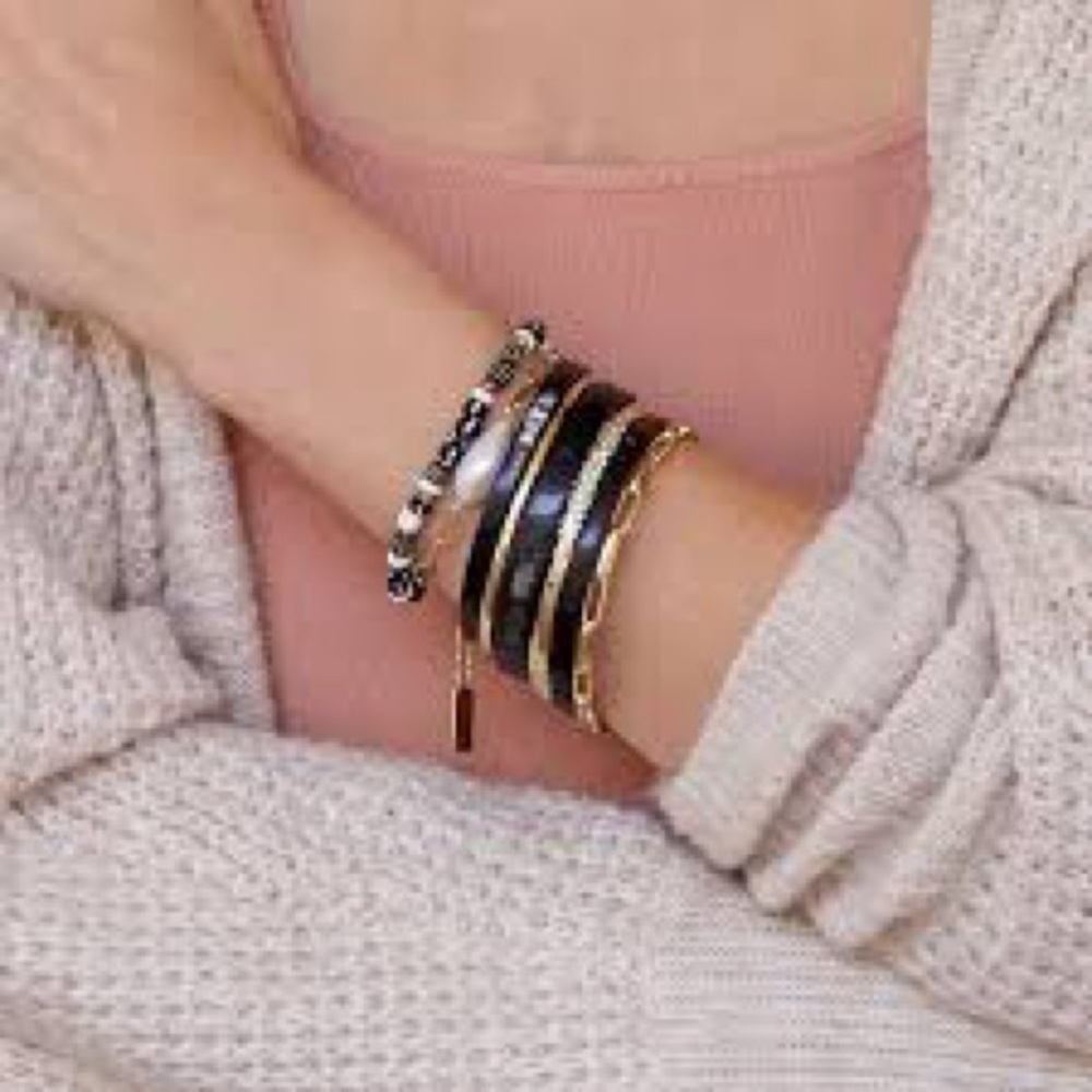 NWT Akola  “UNIQUE” Black 10k Gold Plated 6-Piece Zuri Bangle Bracelet